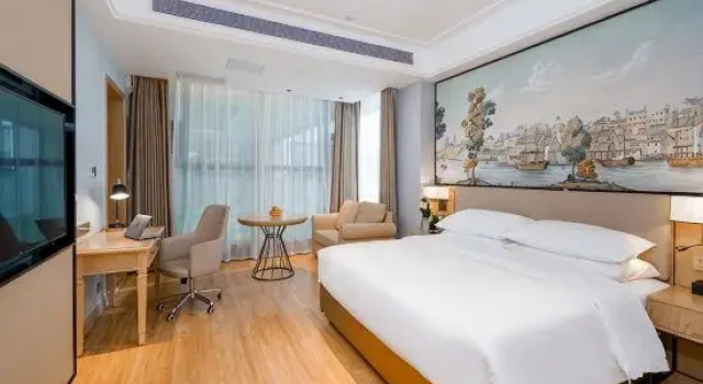 Люкс Business Vienna International Hotel (Kunming Xinluoshiwan South Bus and Subway Station)