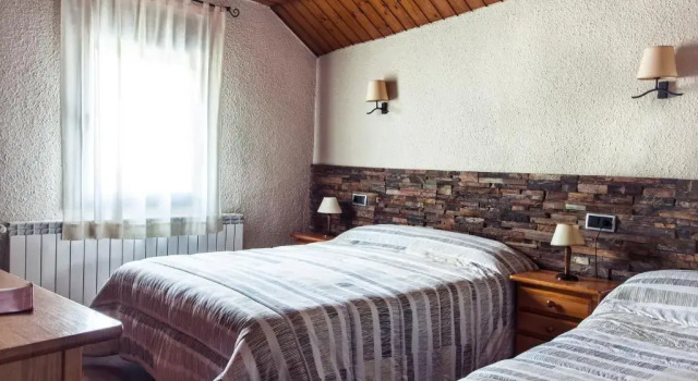 Трёхместный номер Standard Hostal La Plaça