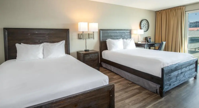 Четырёхместный номер Standard Coast Lonsdale Quay Hotel
