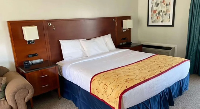 Двухместный номер Standard с видом на озеро Days Inn & Suites by Wyndham St. Ignace Lakefront