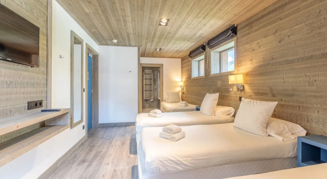 Четырёхместный семейный номер Standard Victoria Lodge, Friendly Hotel
