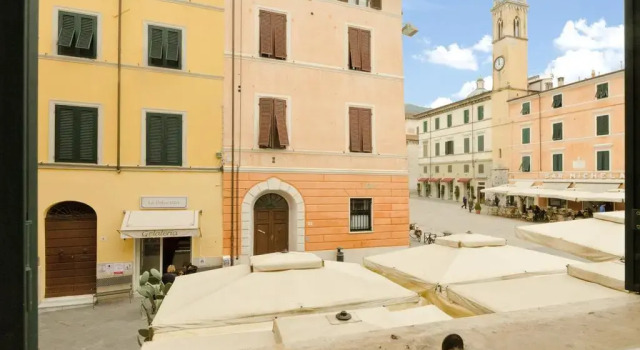 Piazza Duomo - Pietrasanta, Забронировать Отель Отели и гостиницы Пьетрасанта, Отель
