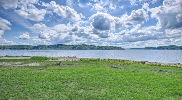 Ozarks Family Retreat w/ Beaver Lake Access!, Buchen Sie Hotel Lost Bridge Village USA