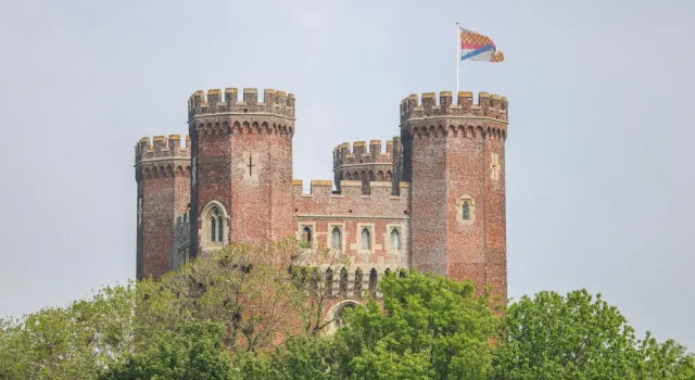 4 Castle View