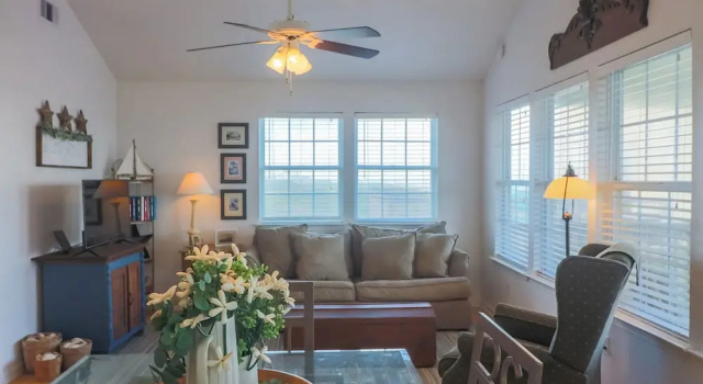 Коттедж 2nd Row Beach Home Ocean Views Old School Vibes - 1 min Walk to Sunny Beach