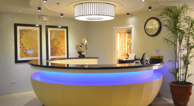 Queen Margarette Hotel - Downtown