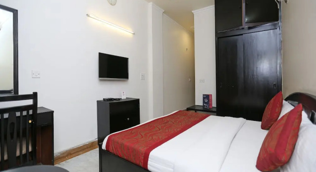 OYO 9606 City Centre Home, Забронировать Отель Отели Нью-Дели с завтраком, Завтраки