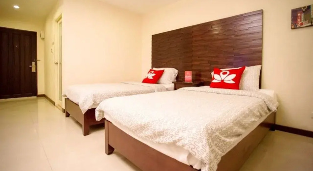 ZEN Rooms Royal Bee