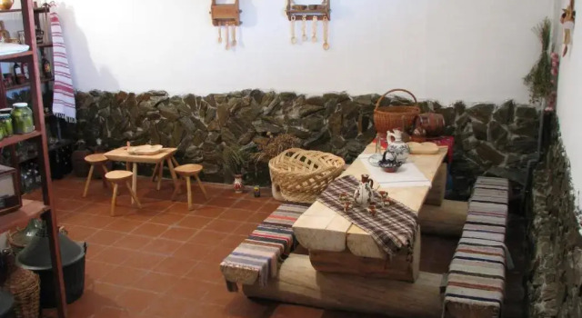 Casa Renti, Rezerwuj Hotel Hotele w Carpathians - Romania z parkingiem, Parking