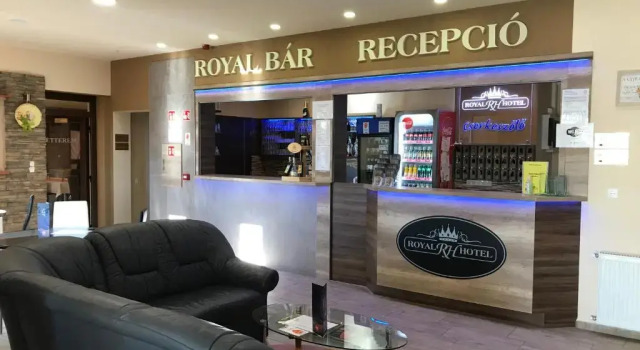 Royal Hotel, Reserva ahora Hotel Hoteles en Northern Great Plain con piscina, Piscina