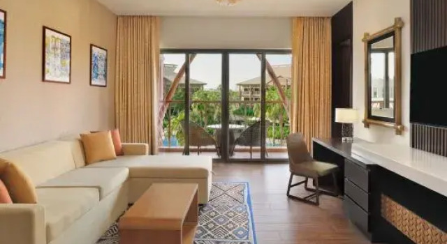 Семейный люкс с 2 комнатами с балконом и с красивым видом из окна Magnotel Hotel of Shanghai Jinjiang Park