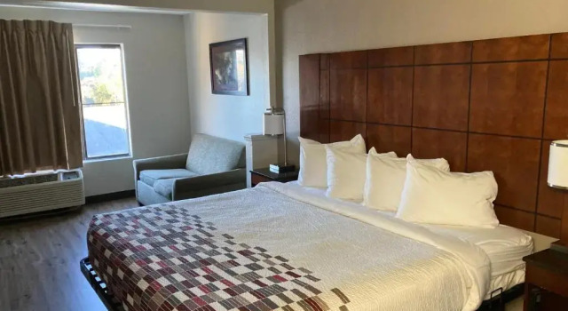 Номер Superior Red Roof Inn & Suites Fayetteville-Fort Bragg