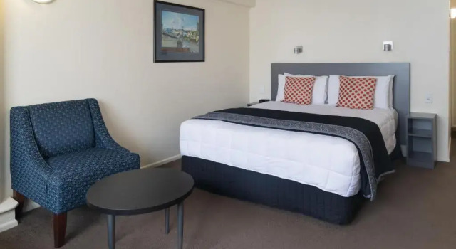 Номер Standard West Plaza Hotel