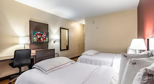 Четырёхместный номер Premium Red Roof Inn PLUS Henderson