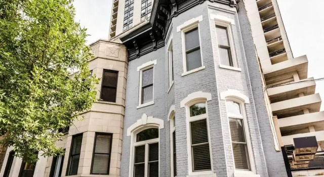 Gold coast villa with free parking garage sleeps 10, Varaa Villa Chicago 