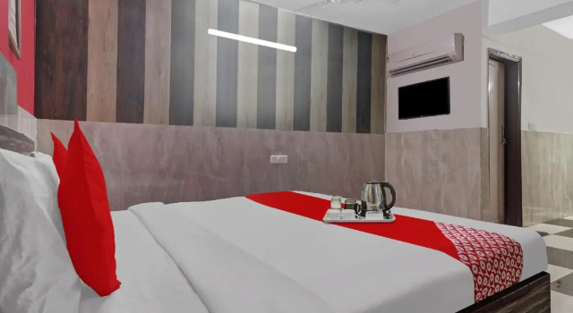 Flagship 92975 Hotel Small Town