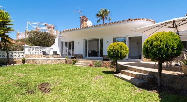 Calle Marbella Chalet with Garden by Beach