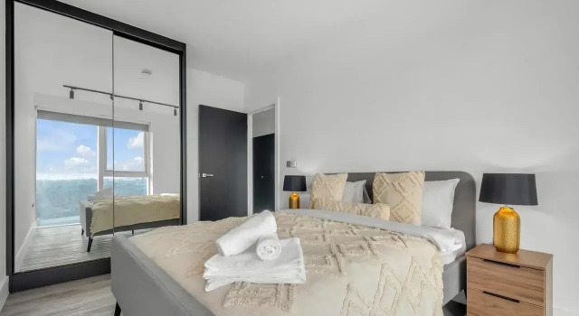 Modern Serviced Apartments Near Ealing By Mysquar, Varaa Huoneisto Asunnot kohteessa Merseyside, Huoneisto