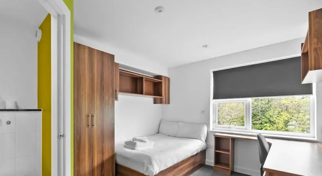 Апартаменты 5 Bed Apartment @ Derriford Stays by Pureserviced