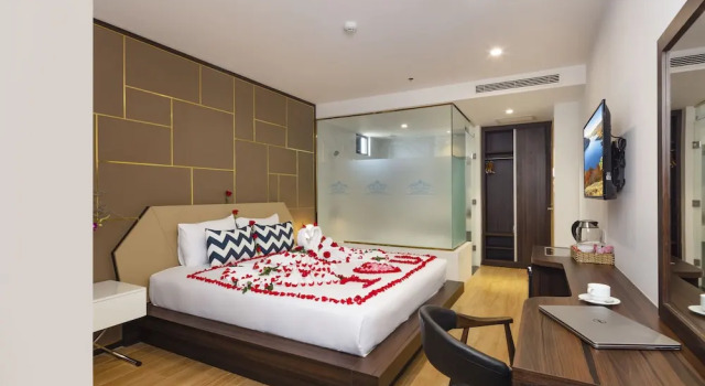 Номер Standard с балконом и с видом на море Crown Hotel Nha Trang