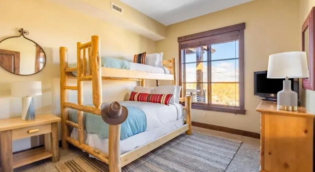 Slopeside By AvantStay Stunning Home w Spa Close To The Slopes, Забронировать Курортный отель СПА-отели Парк-Сити, рядом с Горнолыжный подъемник First Time Lift, SPA-услуги
