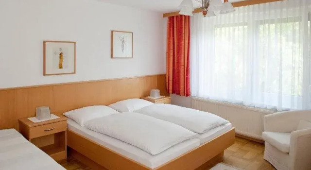 Gasthof-Pension Weisz-Artner, Book Hotel Frauenkirchen 