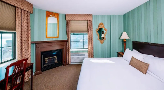 Номер Standard с видом на озеро Landmark Inn