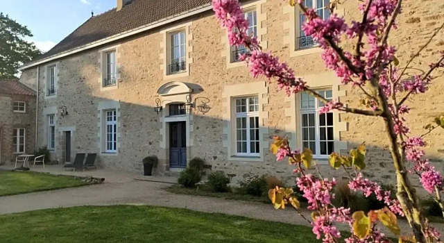 Château de la Voirie, Đặt Khách sạn Frossay 