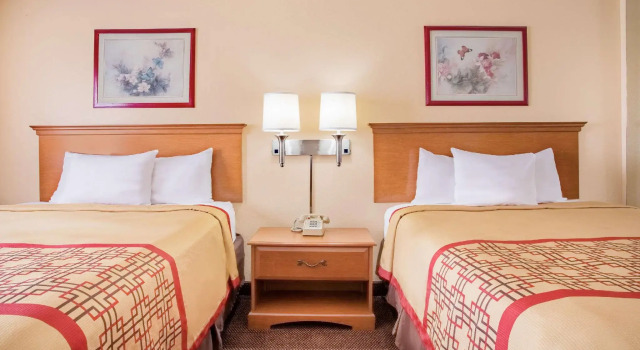 Четырёхместный номер Standard Days Inn by Wyndham St. George