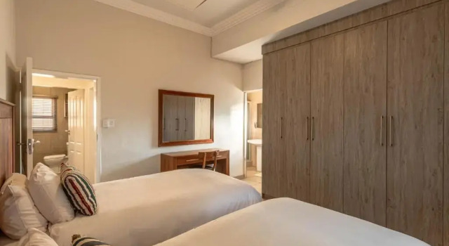 Апартаменты Superior Camelot Guest House & Apartments