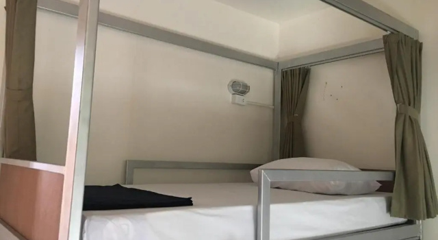Кровать в общем номере Sleep Soundly By The Sea