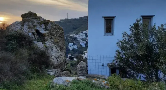 Коттедж By The Stone Tinos