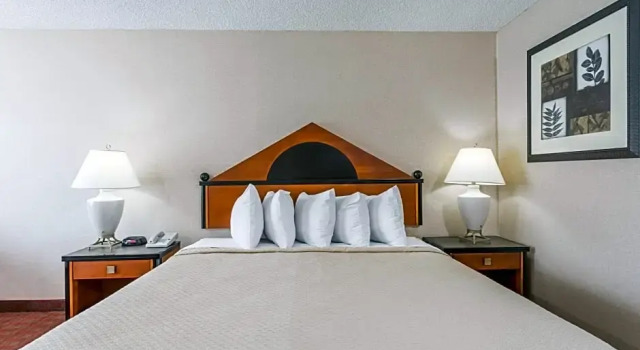 Четырёхместный люкс Days Inn by Wyndham Goldsboro