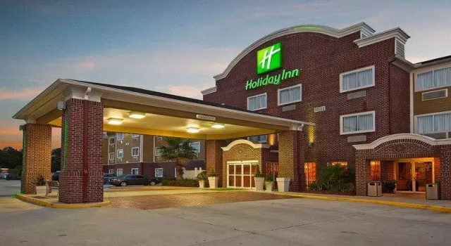 Кровать в общем номере Holiday Inn Hotel & Suites Slidell by IHG
