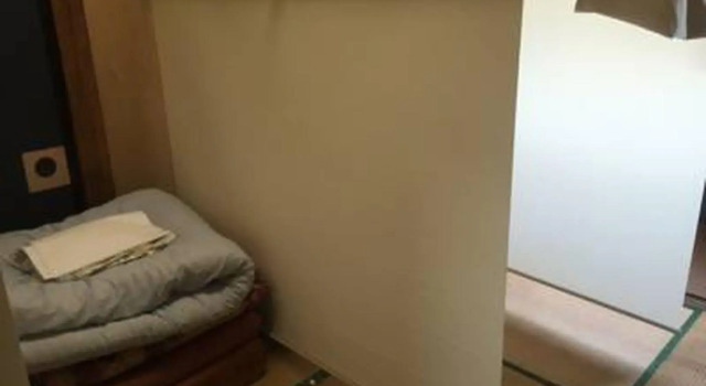 Кровать в общем номере Wafu Guesthouse Kashiwaya