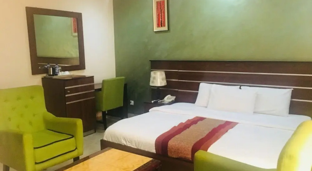 Двухместный люкс Whitehouse Hotels & Conference Centre