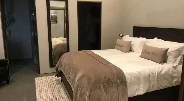 Bed & Barrel at Stonehouse Cellars, Buchen Sie Bed & Breakfast Clearlake Oaks 