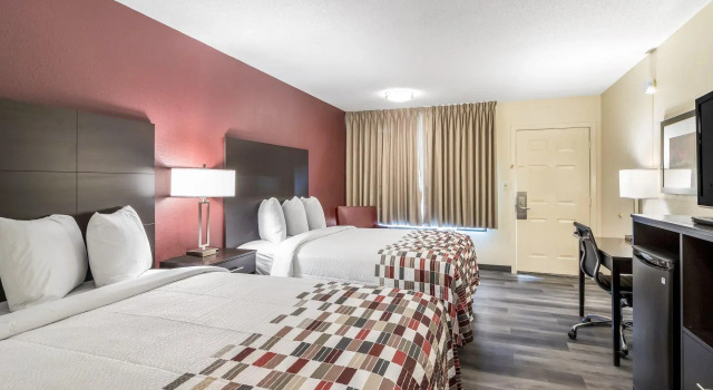 Четырёхместный номер Superior Red Roof Inn Dandridge