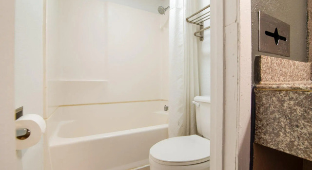 Номер Premium Days Inn & Suites by Wyndham Indianapolis Airport East