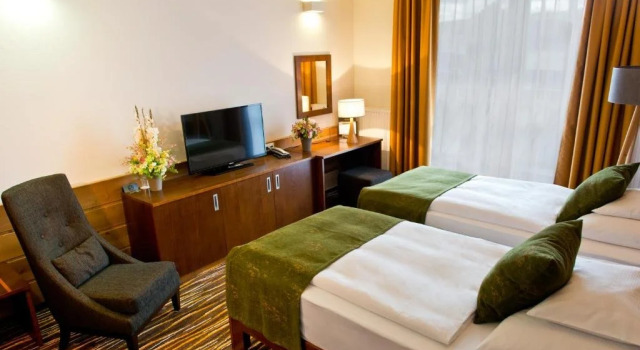 Equitana Hotel Resort, Prenota Resort Březnice Boemia centrale