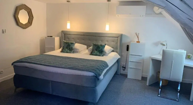 Полулюкс Deluxe Hotel SPA Au Cheval Blanc