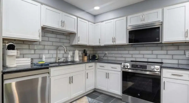 Коттедж Stunning Views of the 7.5mm, Private Dock, Spacious Decks, Kayaks & More!