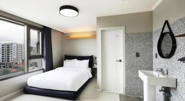 Номер Deluxe Cornerstone Hotel