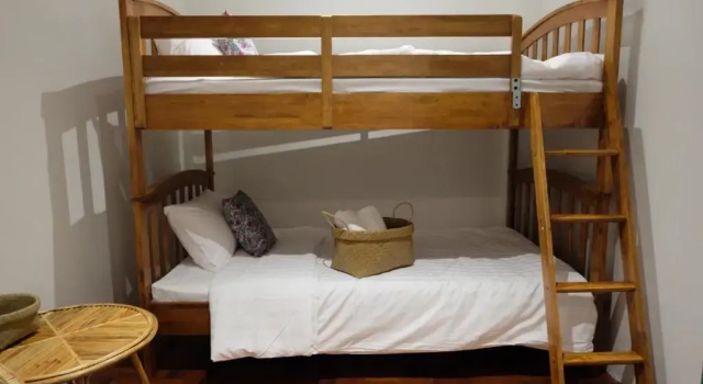 Кровать в общем номере Matou Hostel and Cafe