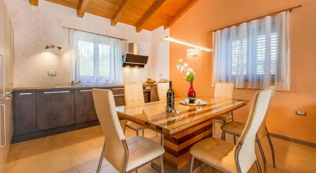 Beautiful Home in Divaca With Wifi and 3 Bedrooms, Book Hotel Hoteller i Divaca med parkering, Parkering