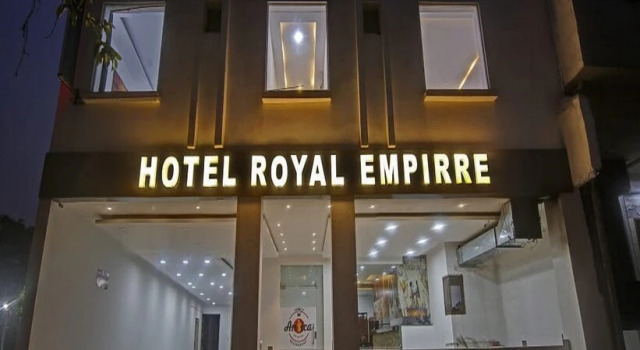 Hotel Royal Empire Near PEC-PGI-PU-Sukhna Lake-Rock Garden-Rose Garden Chandigarh