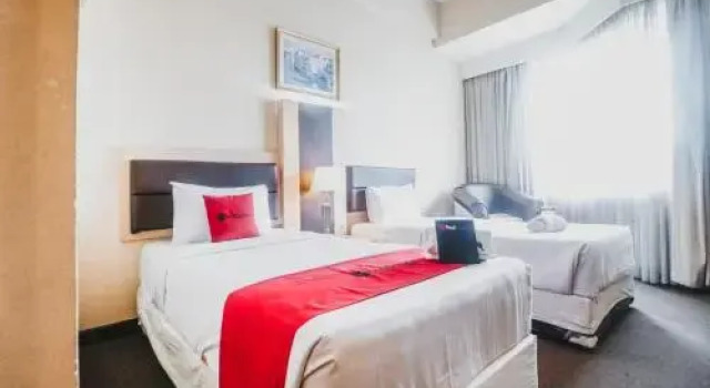 Reddoorz Premium @ Losari Area, Prenota Hotel Hotel a Sulawesi con piscina, Piscina