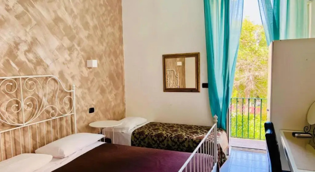 Трёхместный номер Standard с балконом Hotel Pisa