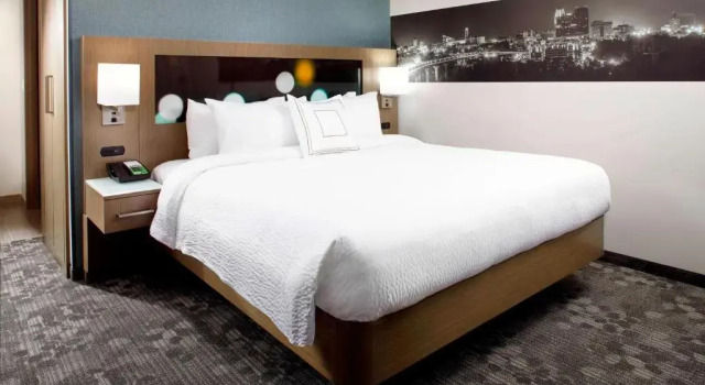 Номер Standard Courtyard Akron Downtown