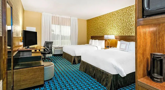 Четырёхместный номер Standard Fairfield Inn & Suites Van Canton Area